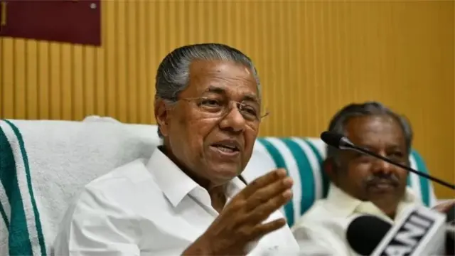 केरल के मुख्यमंत्री पिनरई विजयन और राज्यपाल आरिफ़ मोहम्मद ख़ान आमने-सामने हैं
