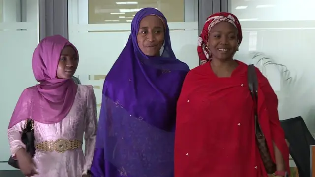 Samira da Habiba a yayin da Halima ta tarbo su don yin hira