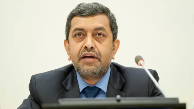 एउटा बैठकको अध्यक्षता गर्दै नेपाली तत्कालीन स्थायी प्रतिनिधि दुर्गाप्रसाद भट्टराई 