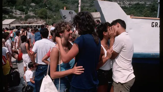 туристи на Хварі