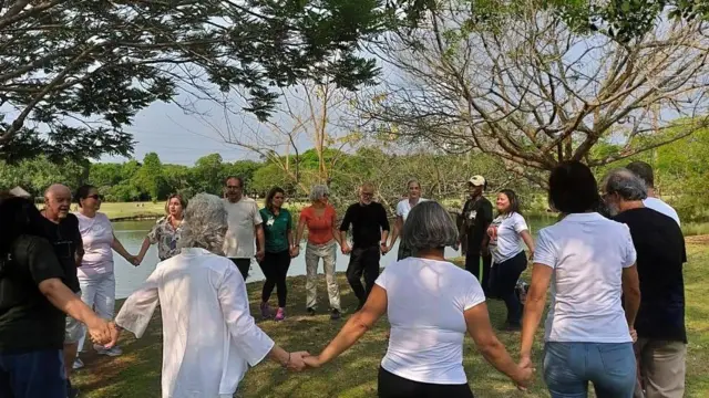 Amigos fazem circulovaidebet afiliado loginmãos dadasvaidebet afiliado loginárea verde