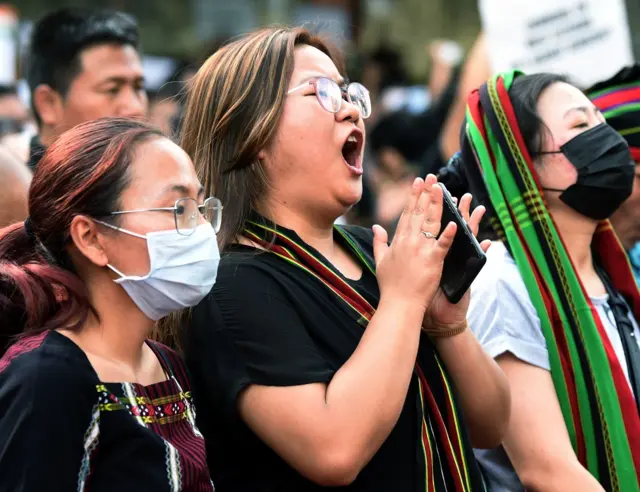 दिल्ली में जंतर मंतर पर कुकी समुदाय के लोग प्रदर्शन करते हुए.