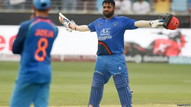 अफ़गानिस्तान के ओपनर मोहम्मद शहज़ाद एशिया कप में भारत के ख़िलाफ़ शतक लगाने के बाद