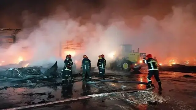 বিদেশ থেকে আমদানি করা পণ্য রাখা হতো কার্গো ভিলেজের এই অংশে