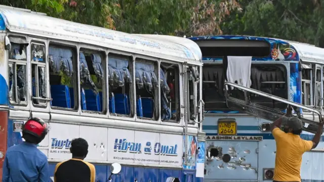 உடைக்கப்பட்ட பேருந்து