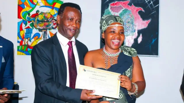 Fanny Faxine Uwimana ari hamwe na Léonce Ngabo muri FESTICAB