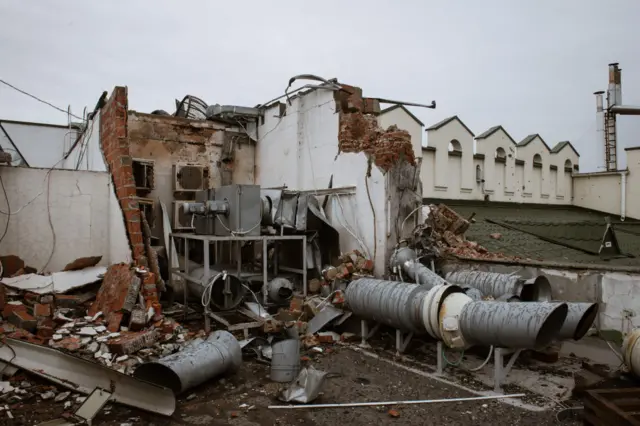 کئی شہروں میں شہری تنضیبات کو نشانہ بنایا گیا ہے