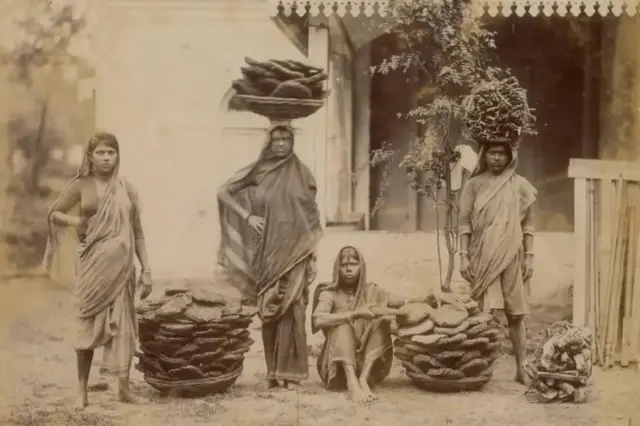 په ۱۹۸۰ کلونو کې په هند کې د څو ښځينه وو عکس 