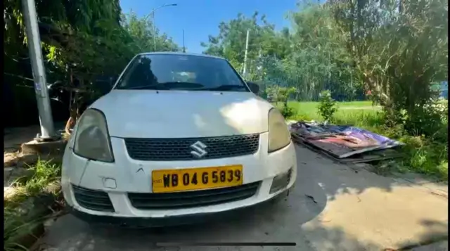 এই সাদা গাড়িটি চেপেই বন্ধুর বাড়ি থেকে রওনা হয়েছিলেন আনোয়ারুল আজীম