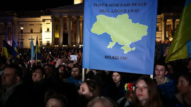 Протест в поддержку украинцев в годовщину начала войны, февраль 2025