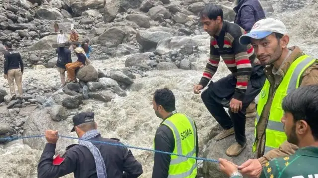 উদ্ধার তৎপরতা চলছে