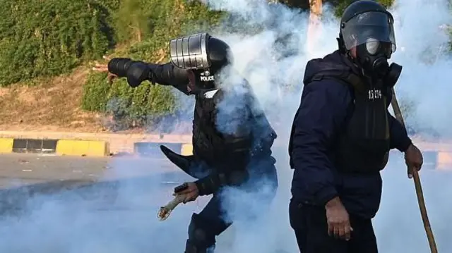 पीटीआय कार्यकर्त्यांचं आंदोलन