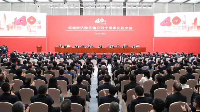 习近平出席深圳特区40周年活动时发表演说。