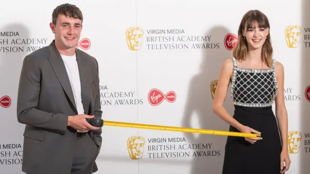 Пол Мескал и Дейзи Эдгар-Джонс, звезды сериала "Нормальные люди"