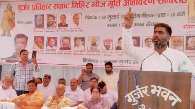 कैथल में मूर्ति का अनावरण 