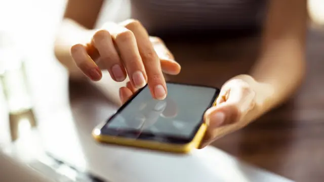 মোবাইল ফোন।