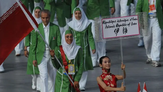 هما حسینی پرچمدار کاروان ایران در المپیک ۲۰۰۸ پکن بود