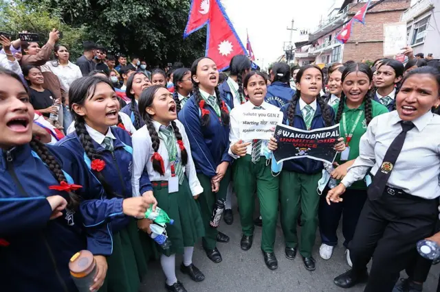 Sejumlah pelajar sekolah ikut berpartisipasi dalam aksi demonstrasi di Nepal.