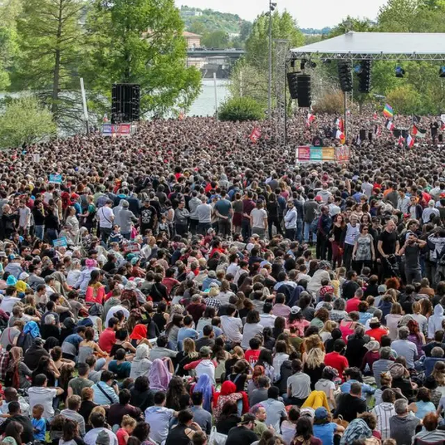 Franceses en una concentración.