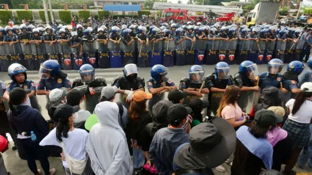 ምፍጣጥ ፖሊስ ምስ ሰዓብቲ ኣፖሎ