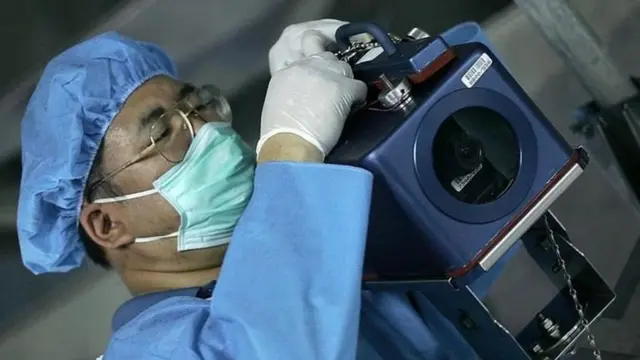 یکی از موارد اختلاف ایران و آژانس بر سر نصب دوربین های نظارتی در یکی از مراکز اتمی ایران در کرج است