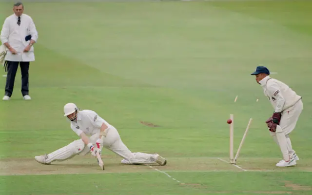 উইকেটের পেছনে এখন ক্যাপ পরে উইকেটকিপার দাঁড়াতে পারবেন না