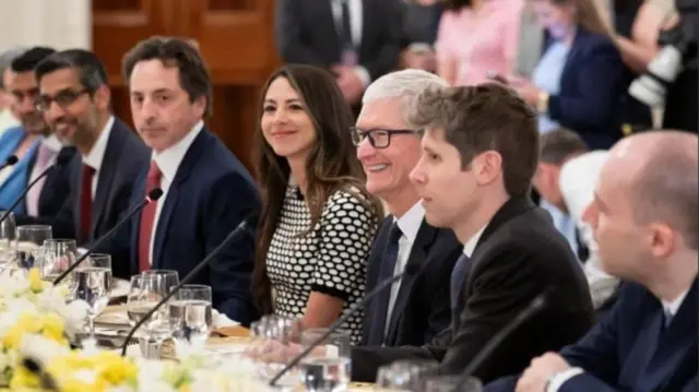 टिम कुक यांनी सांगितलं की ते अमेरिकेत 600 अब्ज डॉलरची गुंतवणूक करणार आहेत