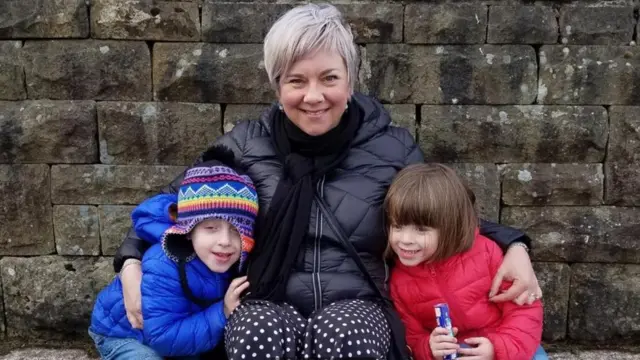 Жінка з дітьми