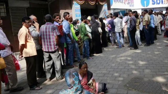 नोटबंदी से लोगों को दिक्कतें हो रही हैं, और इस सच्चाई से केंद्र सरकार इंकार नहीं कर सकती है.