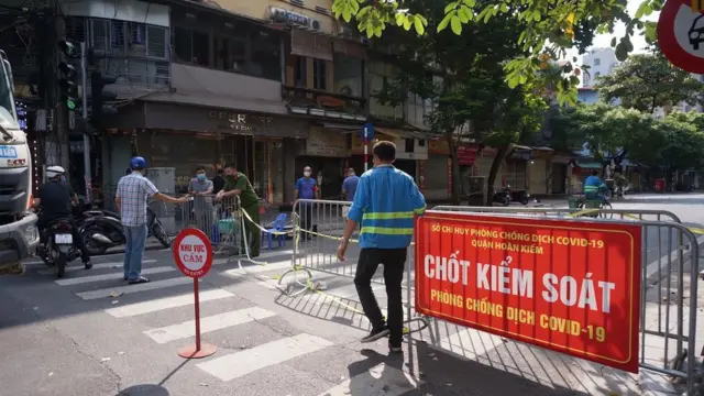 Chốt kiểm soát trên đường Phủ Doãn, quận Hoàn Kiếm