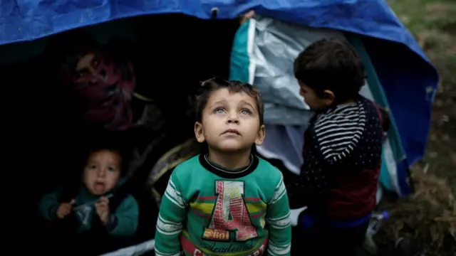 طفل في مخيم موريا في ليسبوس