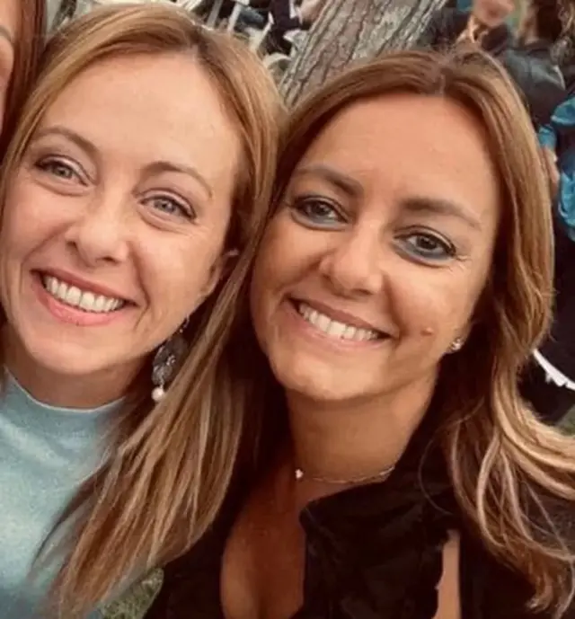 Minisitiri w'intebe Giorgia Meloni (ibumoso) yatangaje ifoto ari kumwe na Nicoletta Golisano