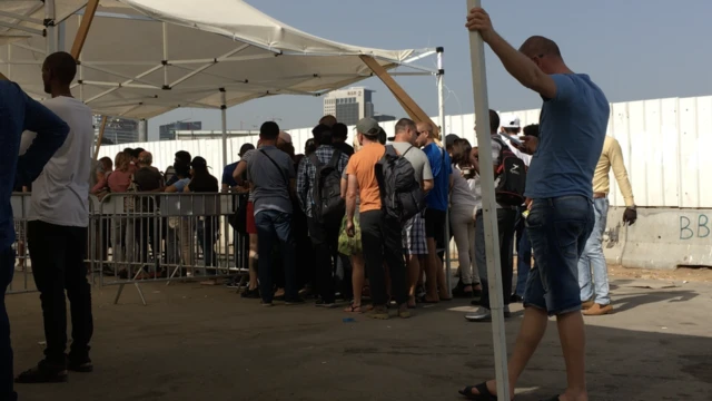 ስደተኛታት ኣብ ሪጋ ቪዛ