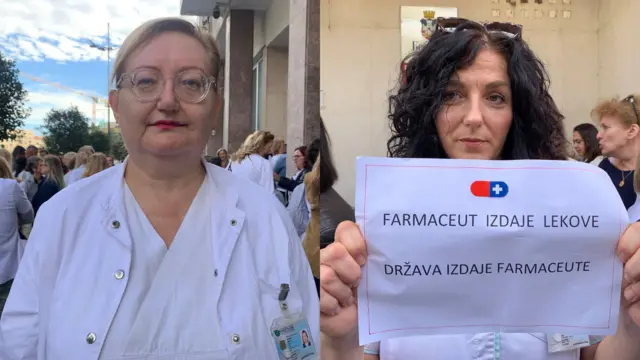 Dve žene u belim mantilima gledaju direktno u kameru, žena levo ima plavu vezanu kosu i naočale, a žena desno tamnu kovrdžavu kosu sa naočalama za sunce na vrh glave i drži transparent "Farmaceut izdaje lekove, država izdaje farmaceute"