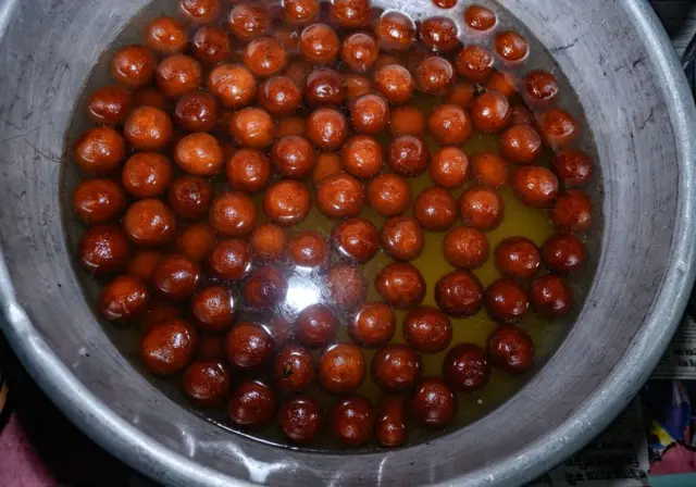 ગુલાબ જામુન