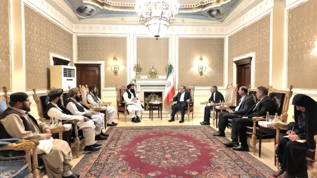 تهران فورم کې له ګډون سربېره ښاغلي متقي د ایران له ولسمشر او د بهرنیو چارو له وزیر سره هم ولیدل.