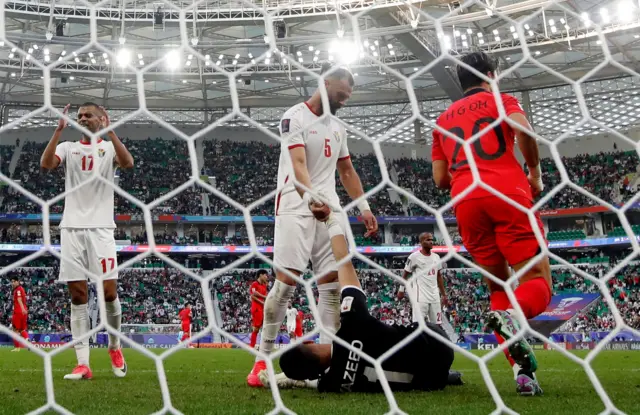 المنتخبان الأردني والكوري الجنوبي