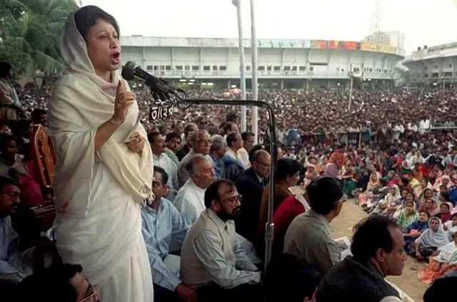 জন সমাবেশে খালেদা জিয়া।