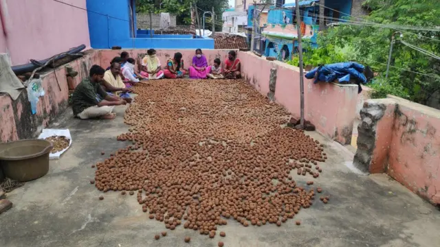 பாதி நேரம் ஐடி வேலை - மீதி நேரம் சமூக சேவை - வேலூர் இளைஞரின் நெகிழ்ச்சிக்கதை