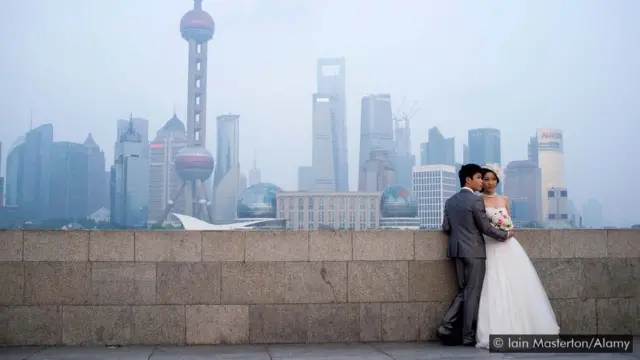 صدر قانون جديد يقضي بأن ينتظر الزوجان 30 يوما لإعادة النظر في قرارهما قبل أن يصدر قرار بإنهاء الزواج