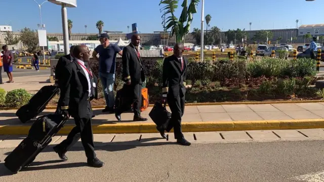 Ni ndege chache tu zilizofanikiwa kusafiri huku safari za ndege zingine zikifutiliwa mbali