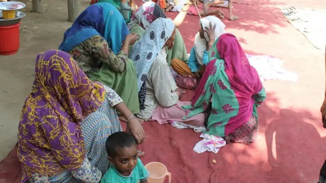 ये फ़ाइल तस्वीर मुजफ़्फ़रनगर के राहल कैंप की है. दंगों के बाद बड़ी तादाद में लोगों ने पलायन किया था