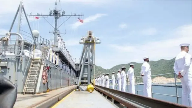 Tàu chiến Mỹ thăm vịnh Cam Ranh hồi tháng 10/2016