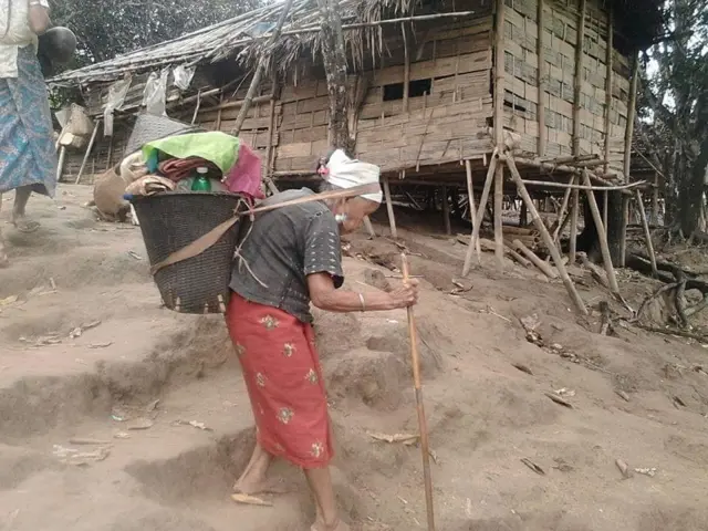 ပလက်ဝမြို့ဟာ ကုန်းလမ်းကရော ရေလမ်းပါ အပိတ်ခံရတာကြောင့် တိုက်ပွဲရှောင်တွေ အများဆုံး ပိတ်မိနေတဲ့ မြိုဖြစ်