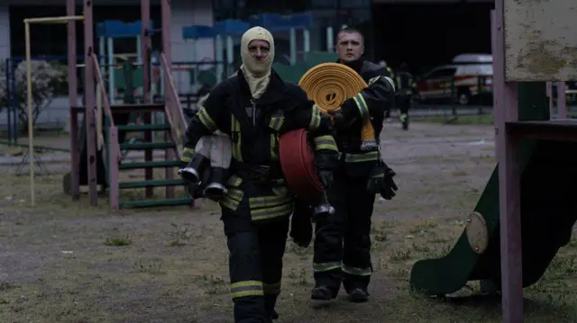 Рятувальники у Києві