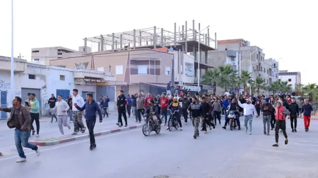 Pipo dey march in protest