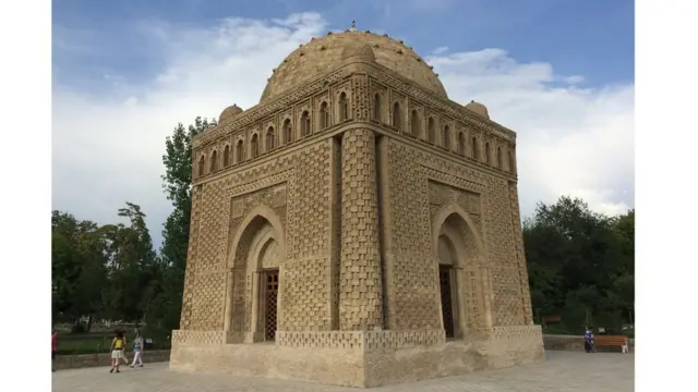 Исмоил Сомоний мақбараси