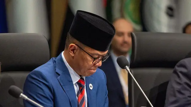 Menteri Luar Negeri Indonesia Sugiono menghadiri 'Pertemuan Menteri Antalya untuk Solusi Dua Negara dan Perdamaian Abadi di Timur Tengah' di Cornelia Diamond Hotel di Antalya, Turkiye pada 11 April 2025. Menteri Luar Negeri Turkiye Hakan Fidan serta para menteri luar negeri Arab Saudi, Palestina, Bahrain, Indonesia, Qatar, Mesir, dan Yordania turut hadir dalam pertemuan tersebut