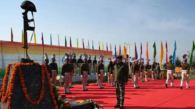 পুলওয়ামাতে নিহত ভারতীয় জওয়ানদের প্রতি শ্রদ্ধাঞ্জলি