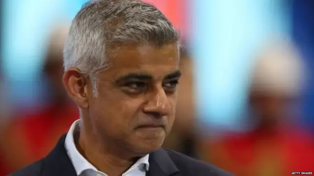 ਲੰਡਨ ਦੇ ਮੇਅਰ ਸਾਦਿਕ ਖ਼ਾਨ ਨੇ ਮੁਜ਼ਾਹਰੇ ਕਰਨ ਵਾਲਿਆਂ ਨੂੰ ਇੱਕ ਵਾਰ ਮੁੜ ਸੋਚਣ ਨੂੰ ਕਿਹਾ ਹੈ